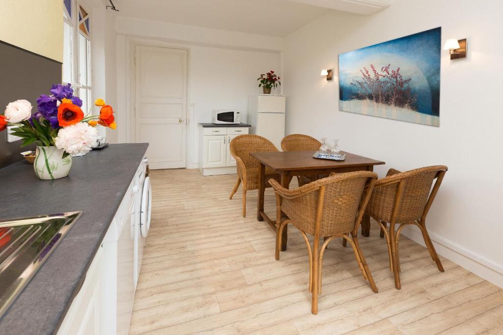 Arques-la-Bataille Auberge Du Manoir D'Archelles الغرفة الصورة