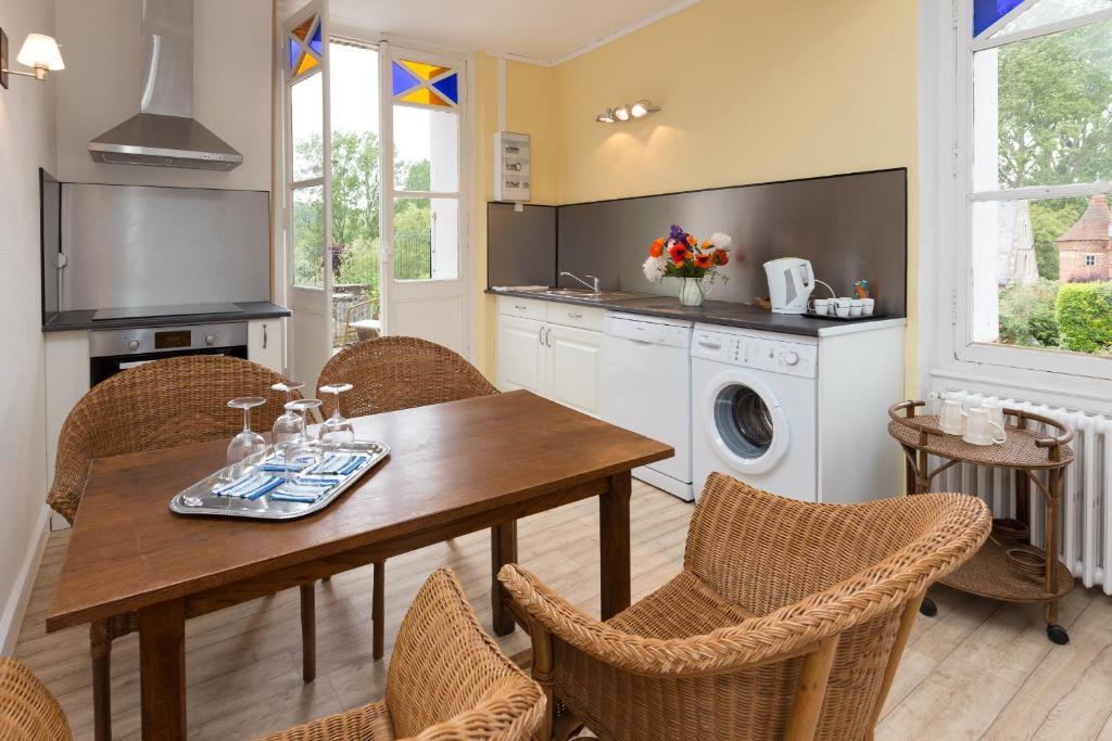 Arques-la-Bataille Auberge Du Manoir D'Archelles الغرفة الصورة